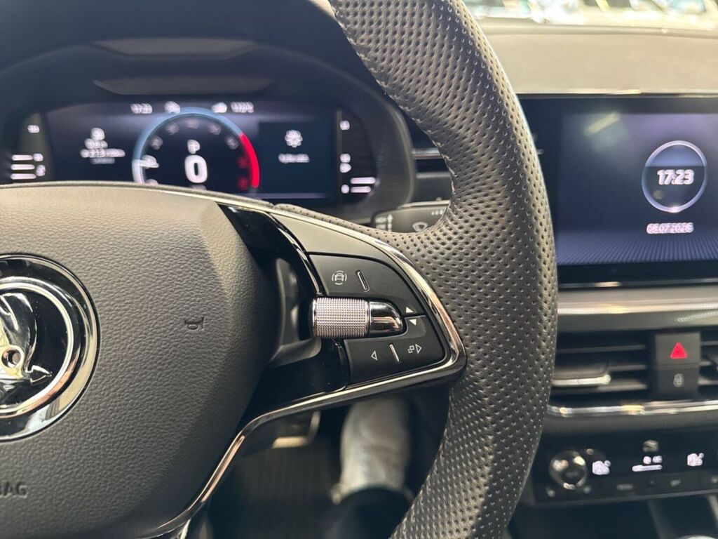 Skoda Scala 2023 Valkoinen