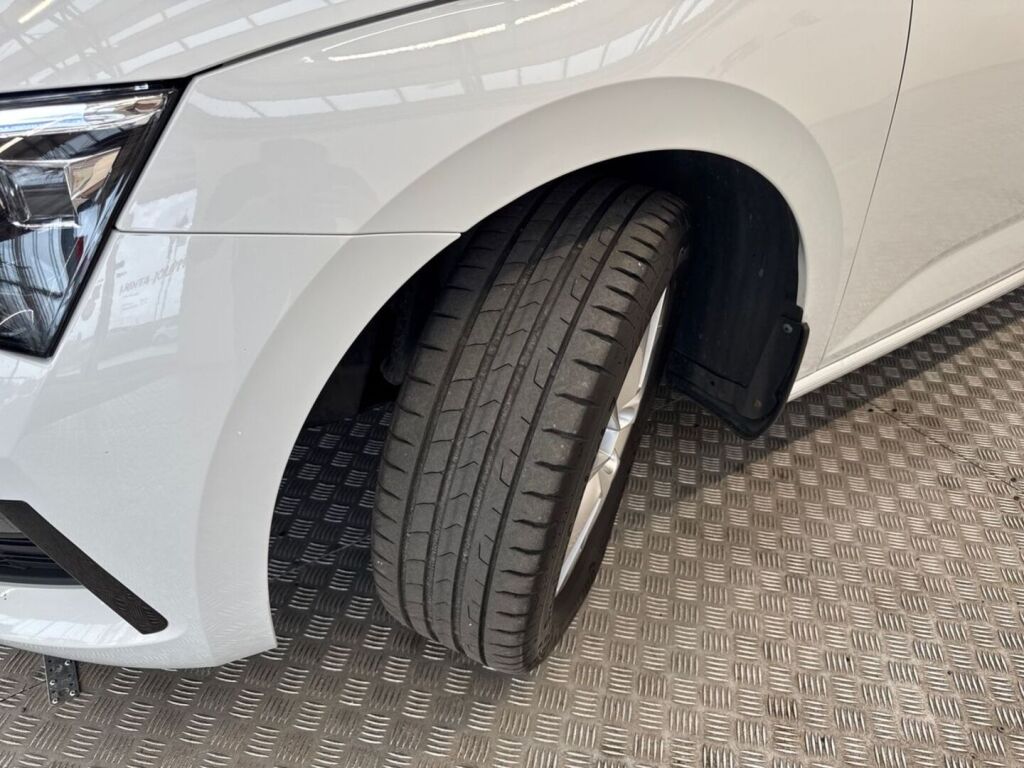 Skoda Scala 2023 Valkoinen