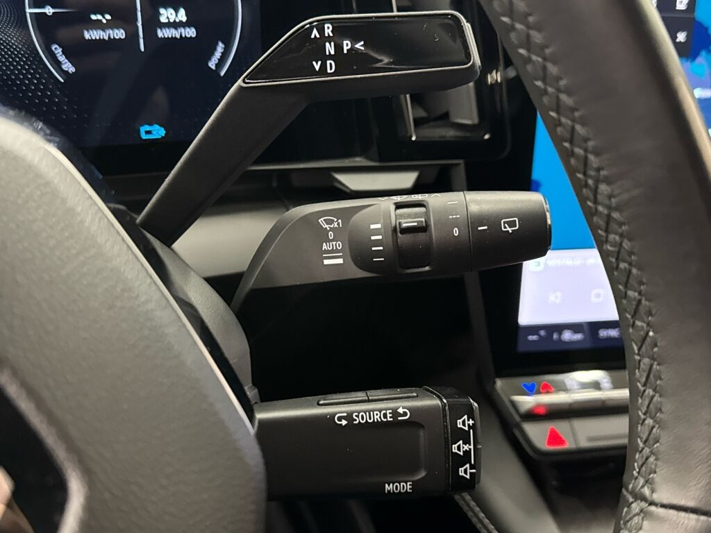 Renault Megane 2022 Musta