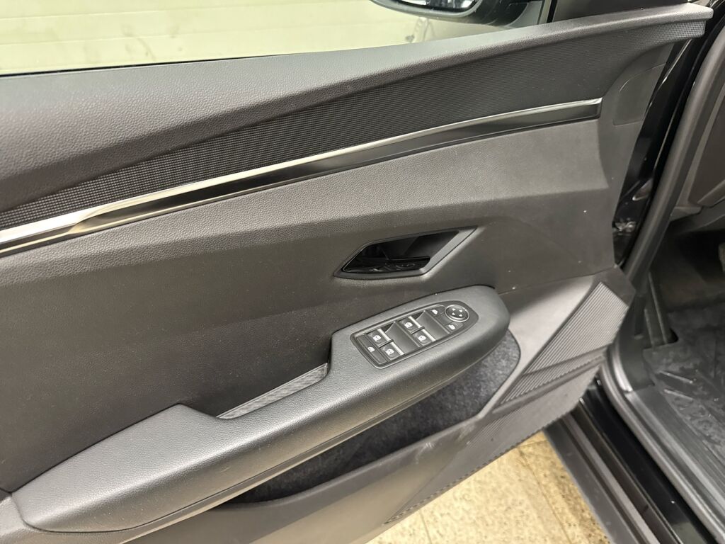 Renault Megane 2022 Musta