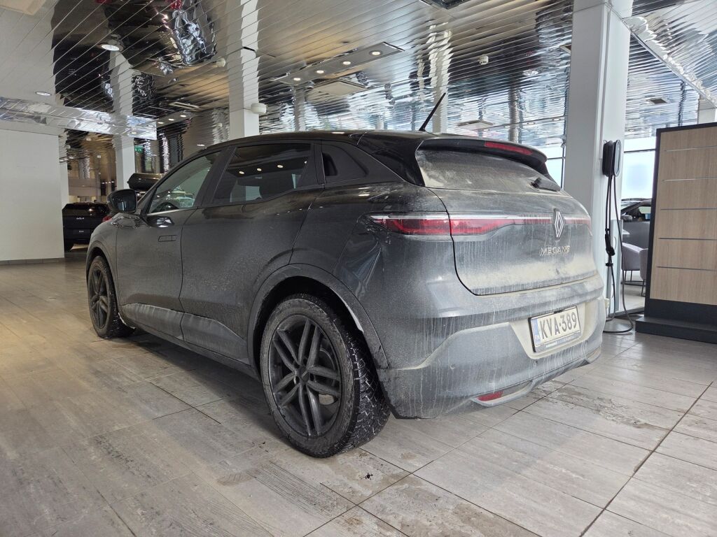 Renault Megane 2022 Musta