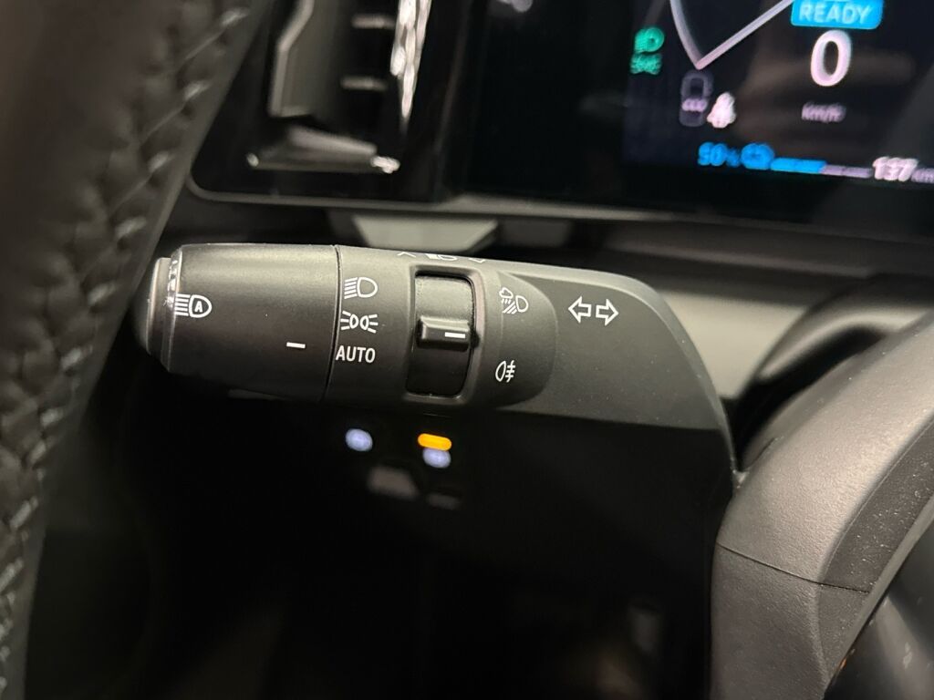 Renault Megane 2022 Musta