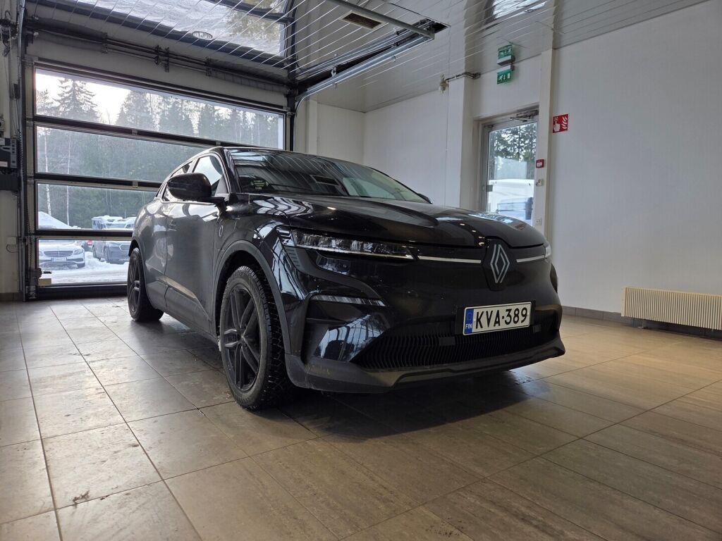 Renault Megane 2022 Musta