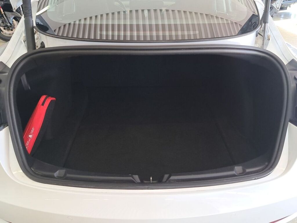 Tesla Model 3 2022 Valkoinen