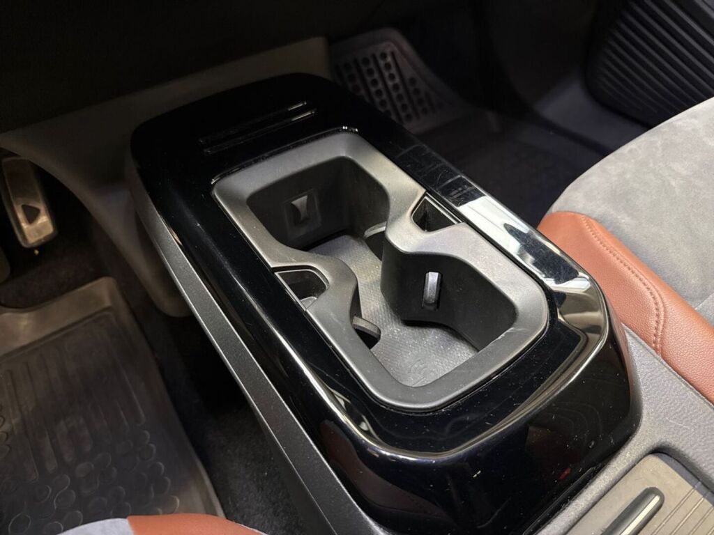 Volkswagen ID.4 2020 Musta