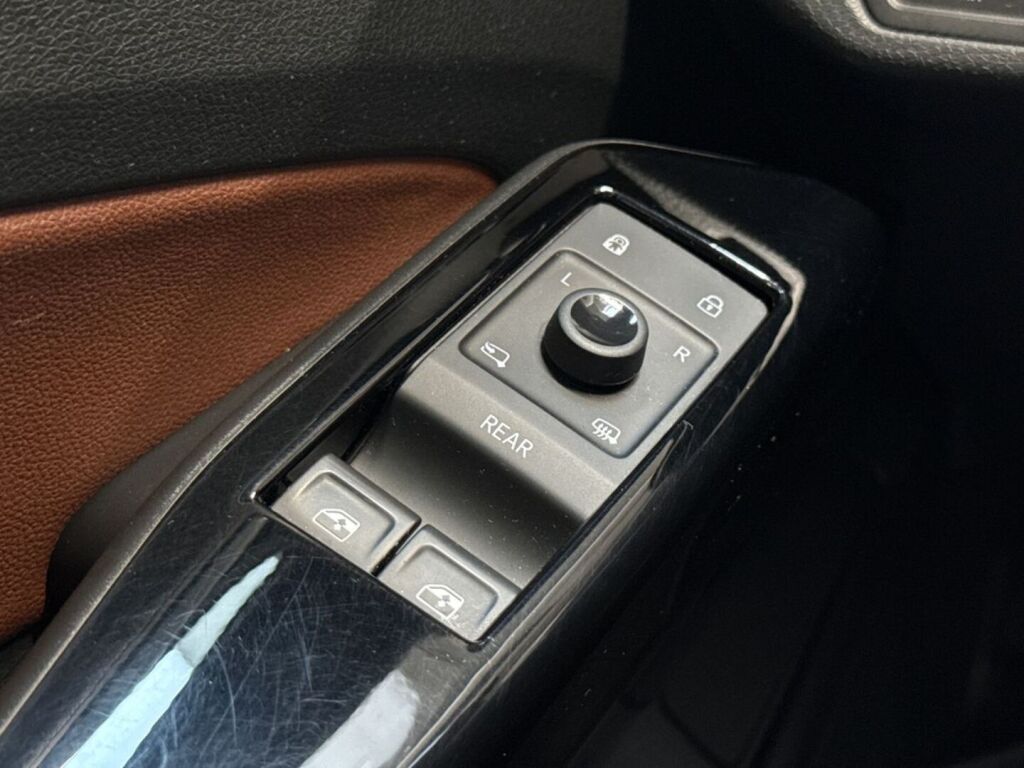 Volkswagen ID.4 2020 Musta