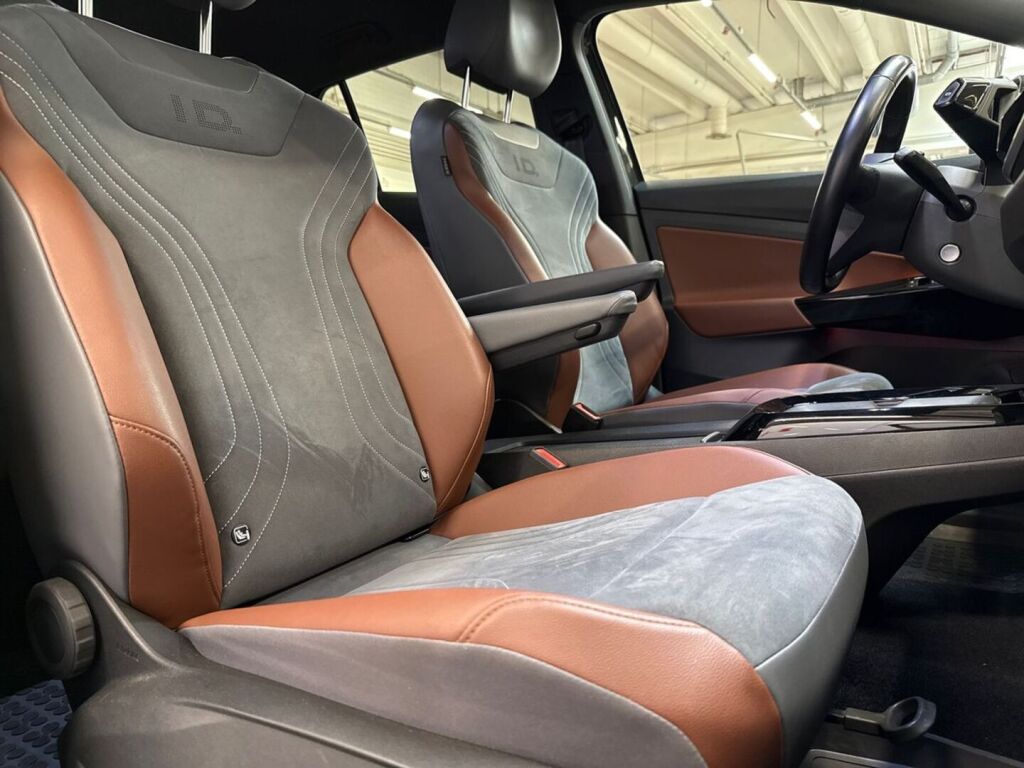 Volkswagen ID.4 2020 Musta