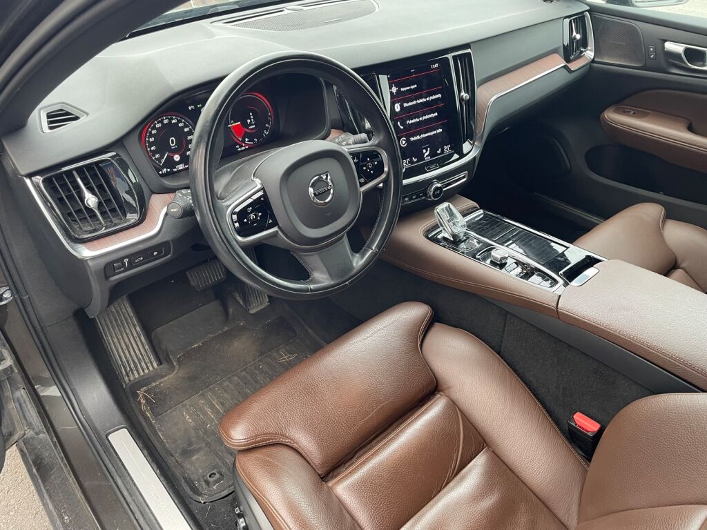 Volvo V60 2021 Harmaa