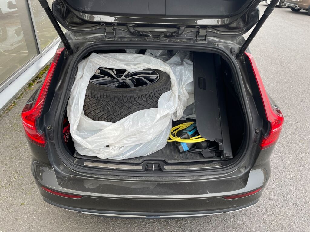 Volvo V60 2021 Harmaa