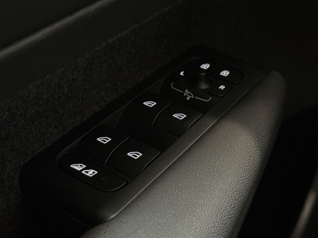 Volvo XC40 2023 Valkoinen