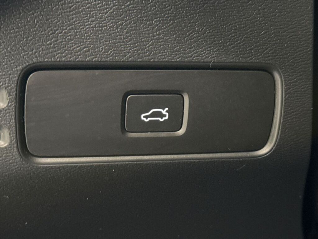 Volvo XC40 2023 Valkoinen