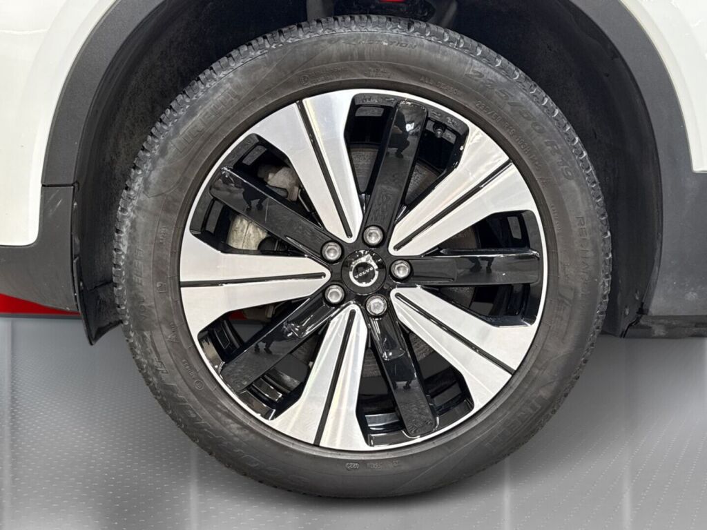 Volvo XC40 2023 Valkoinen