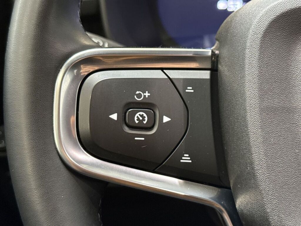 Volvo XC40 2023 Valkoinen