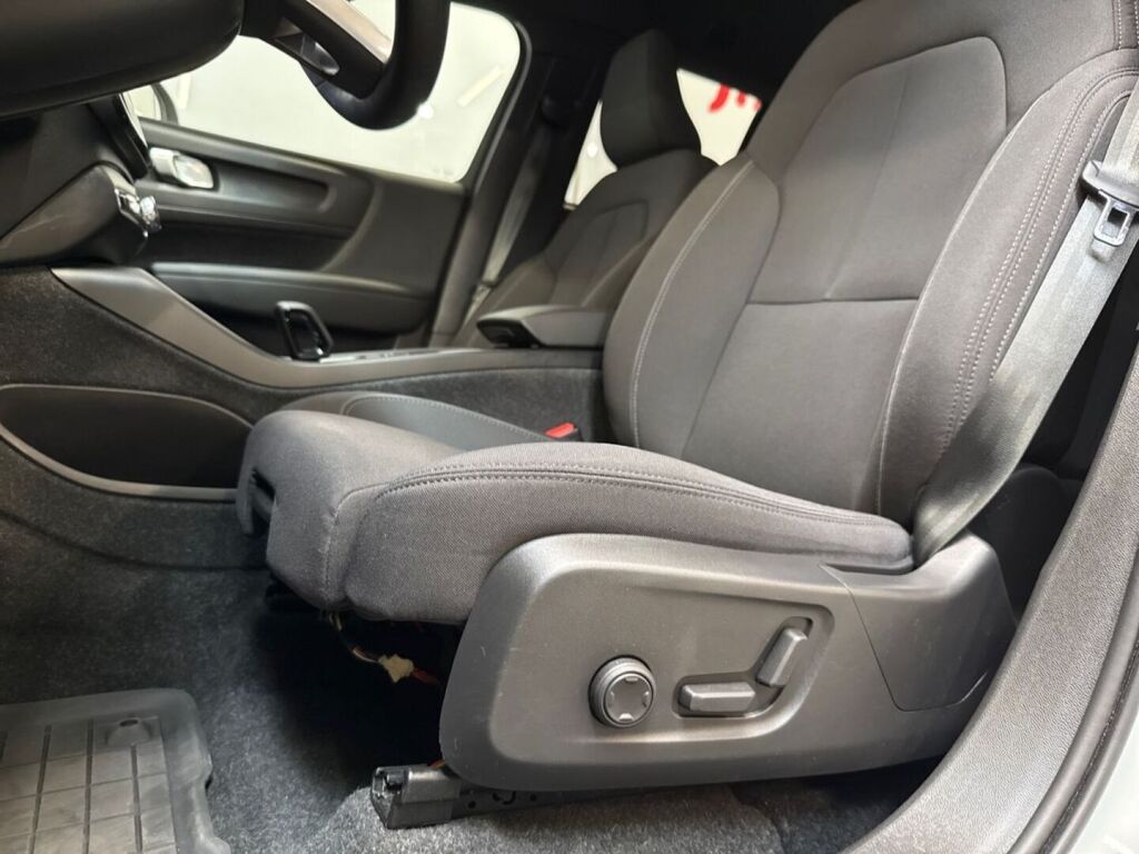Volvo XC40 2023 Valkoinen