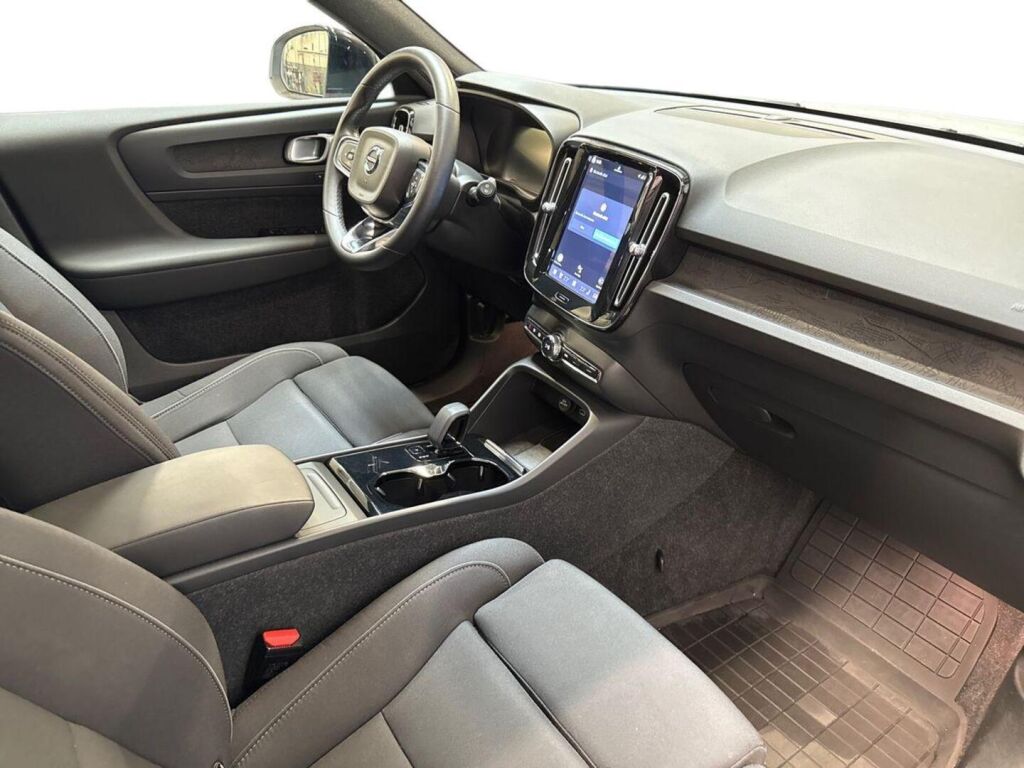 Volvo XC40 2023 Valkoinen