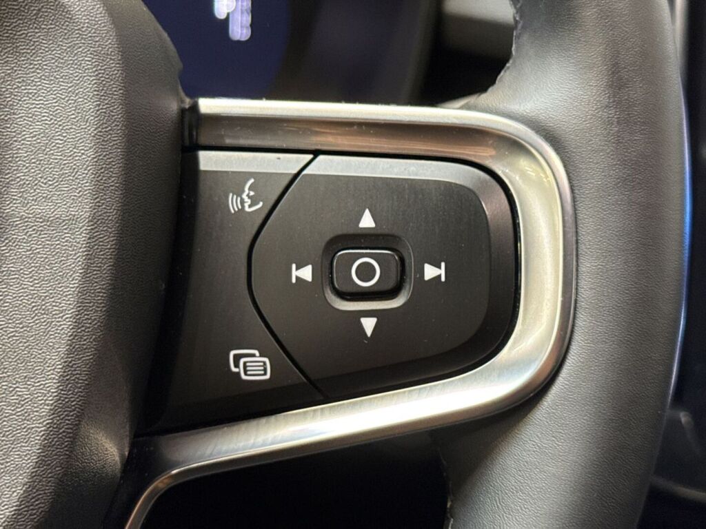Volvo XC40 2023 Valkoinen