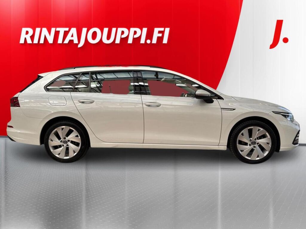 Volkswagen Golf 2023 Erikoismetalliväri valkoinen Onyx white