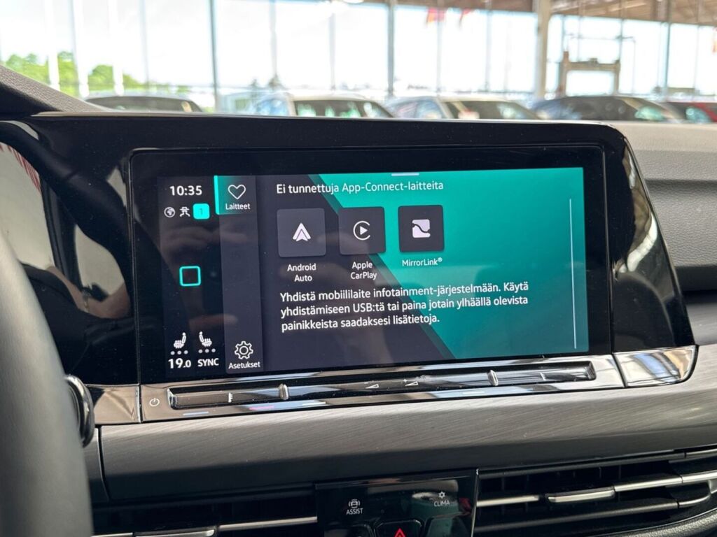 Volkswagen Golf 2023 Erikoismetalliväri valkoinen Onyx white