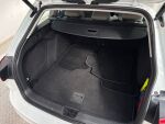 Volkswagen Golf 2023 Erikoismetalliväri valkoinen Onyx white