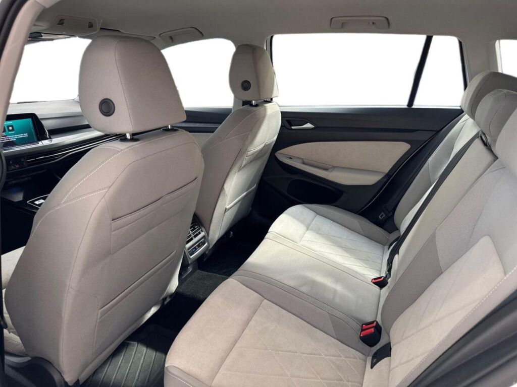 Volkswagen Golf 2023 Erikoismetalliväri valkoinen Onyx white