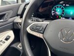 Volkswagen Golf 2023 Erikoismetalliväri valkoinen Onyx white