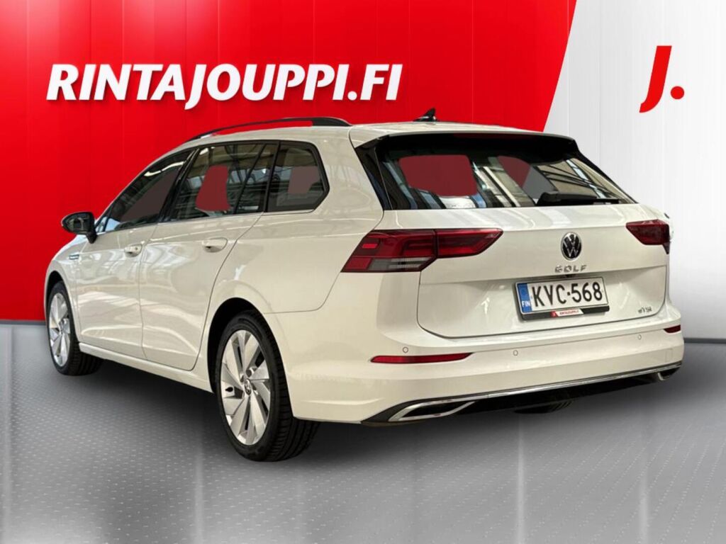 Volkswagen Golf 2023 Erikoismetalliväri valkoinen Onyx white