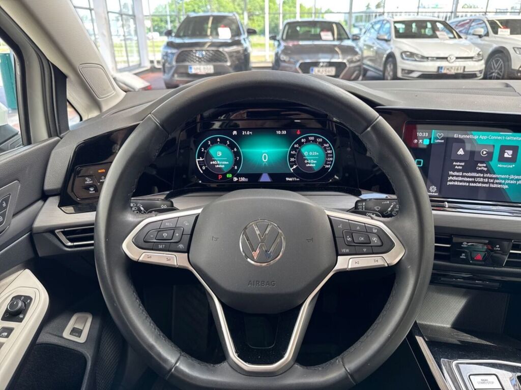 Volkswagen Golf 2023 Erikoismetalliväri valkoinen Onyx white
