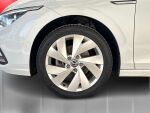 Volkswagen Golf 2023 Erikoismetalliväri valkoinen Onyx white