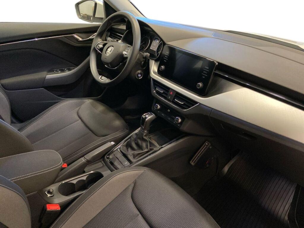 Skoda Kamiq 2023 Valkoinen