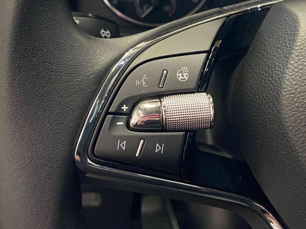 Skoda Kamiq 2023 Valkoinen