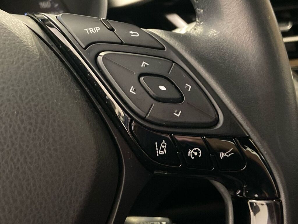 Toyota C-HR 2023 Musta