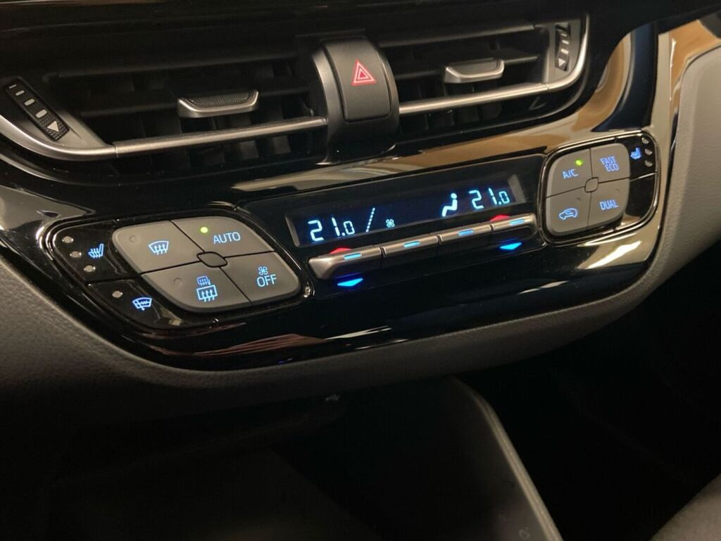 Toyota C-HR 2023 Musta