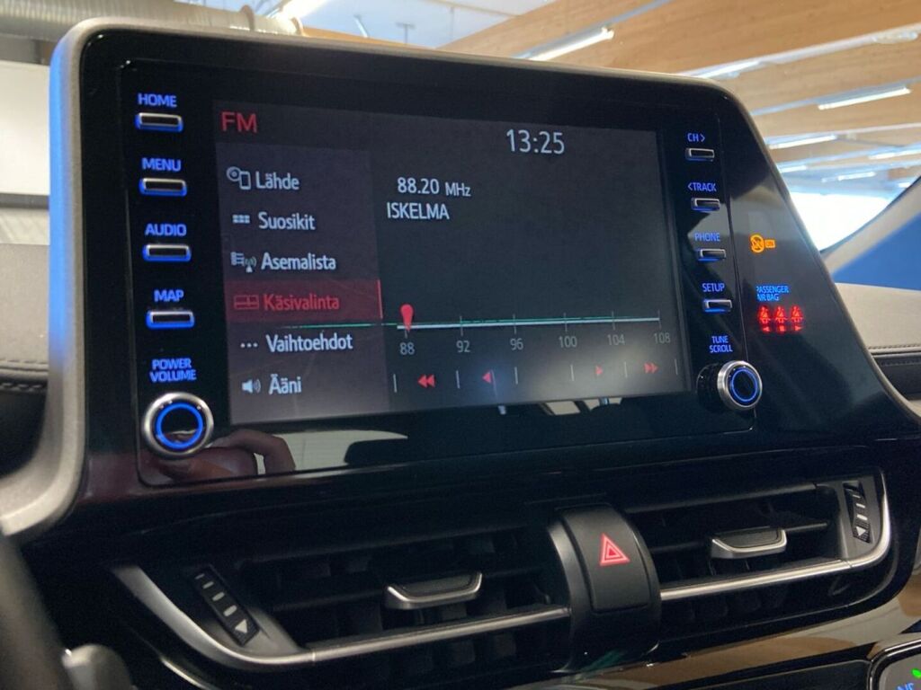 Toyota C-HR 2023 Musta