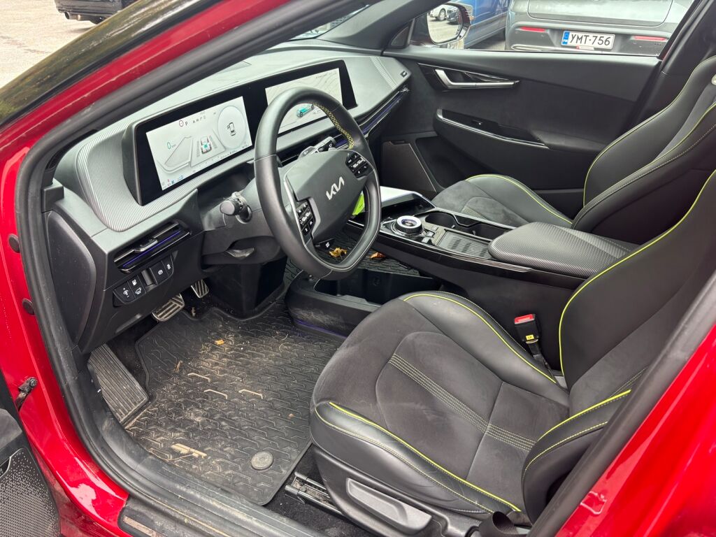 Kia EV6 GT AWD 77 kWh 585 hv 2022, kuva 7/8