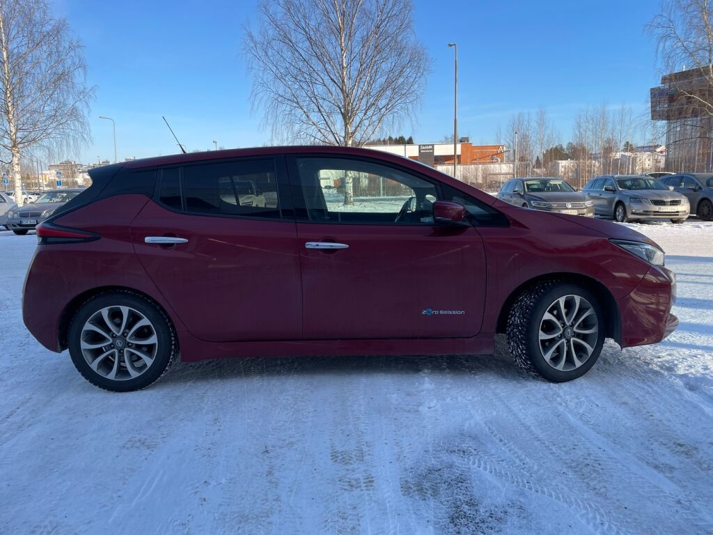 Nissan Leaf 2018 Punainen