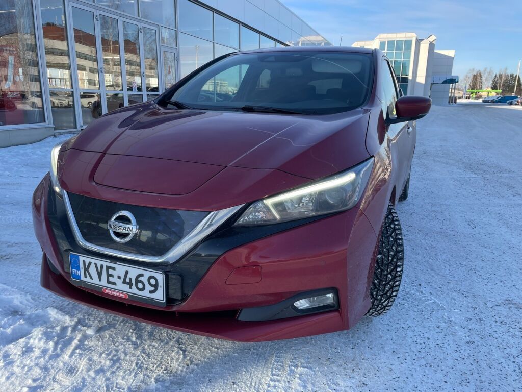 Nissan Leaf 2018 Punainen