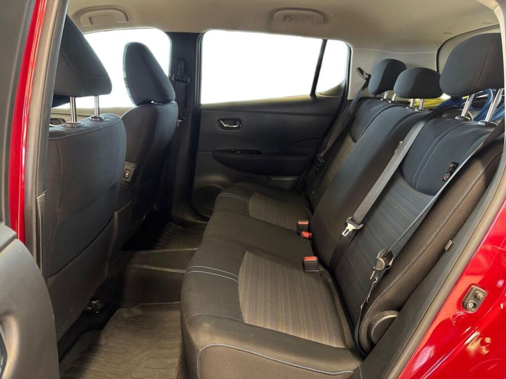 Nissan Leaf 2018 Punainen