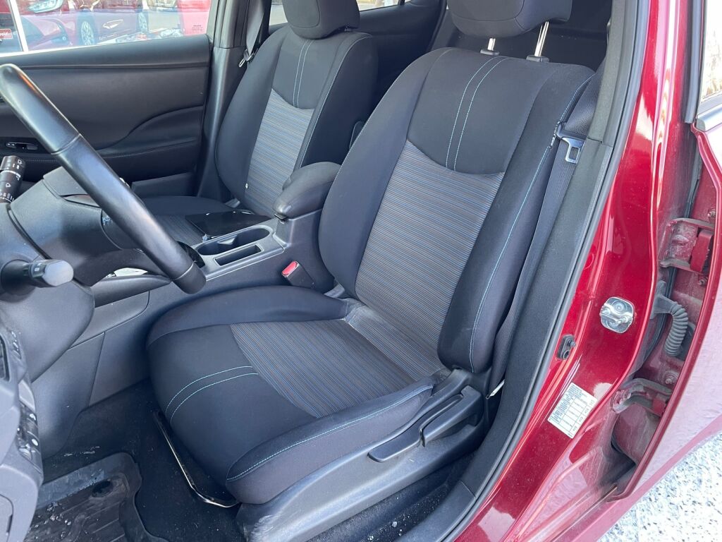 Nissan Leaf 2018 Punainen