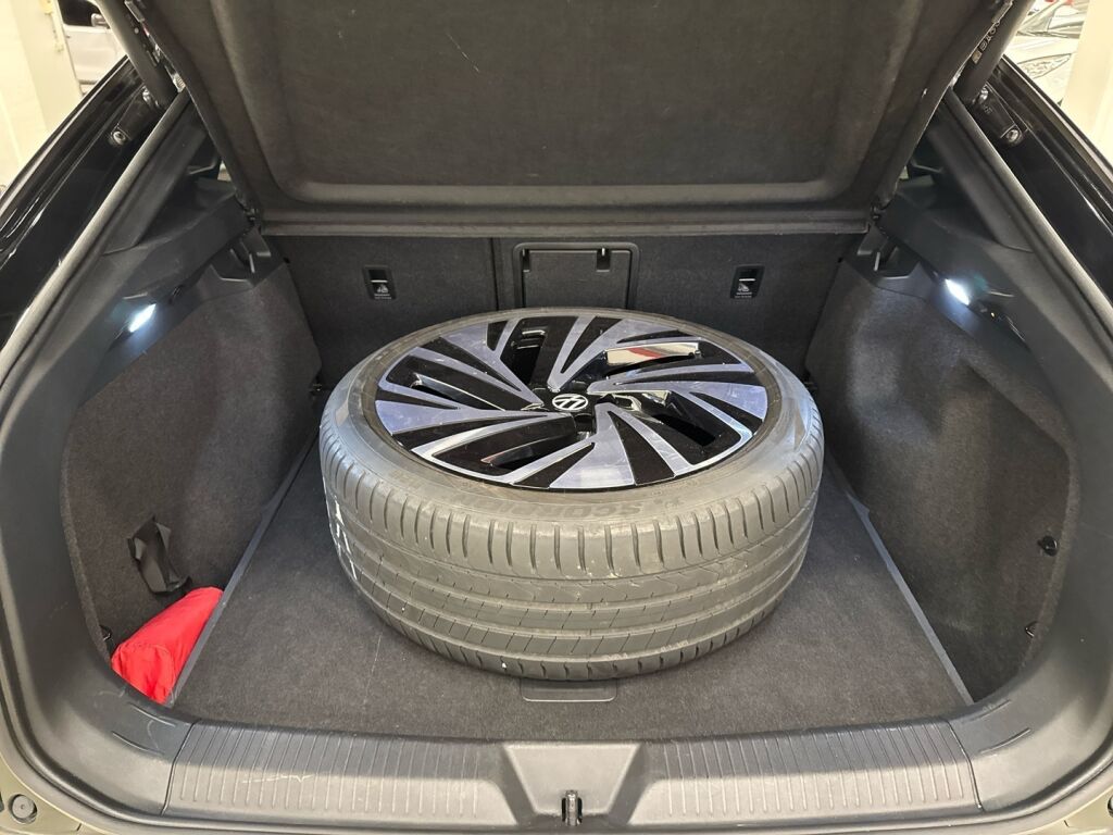 Volkswagen ID.5 2023 Musta