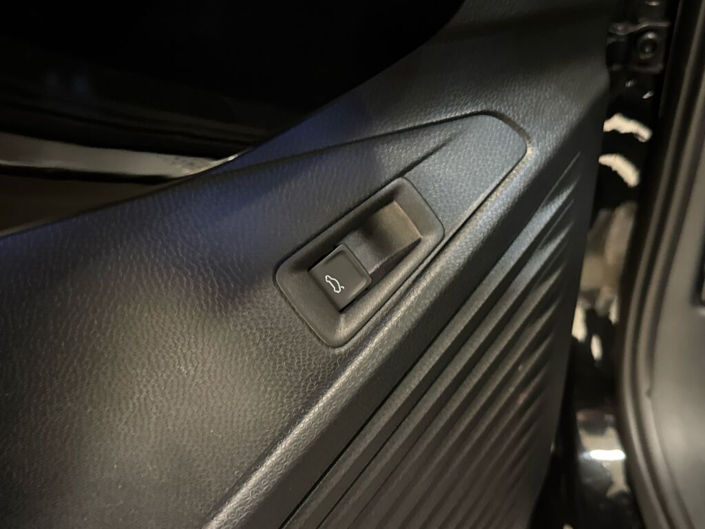 Volkswagen ID.5 2023 Musta