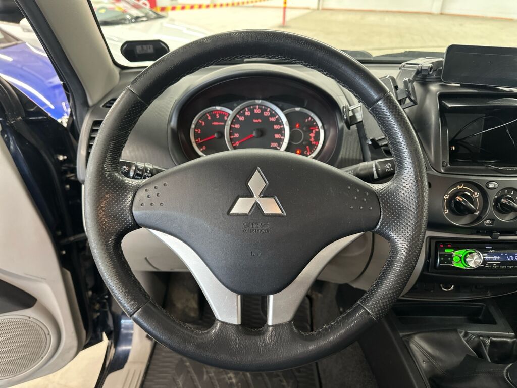 Mitsubishi L200 2011 