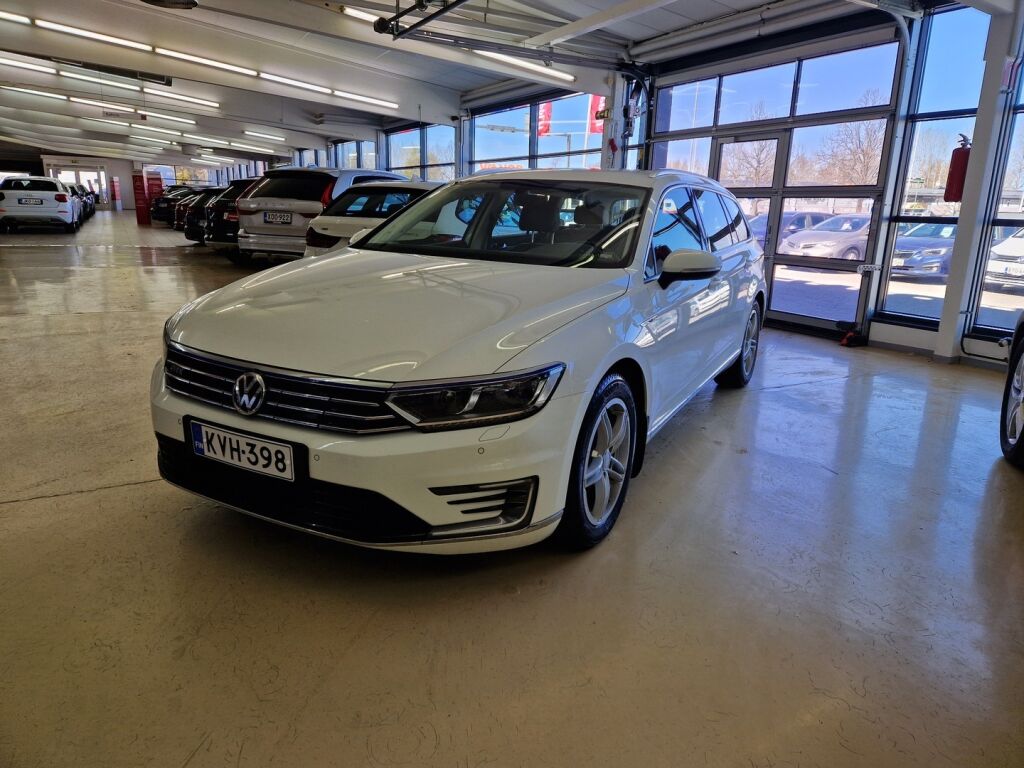 Volkswagen Passat 2018 Valkoinen