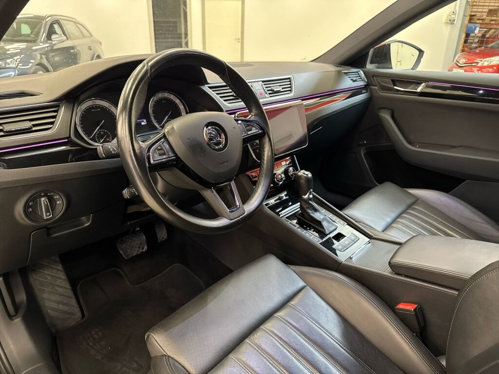 Skoda Superb 2018 Ruskea (beige)