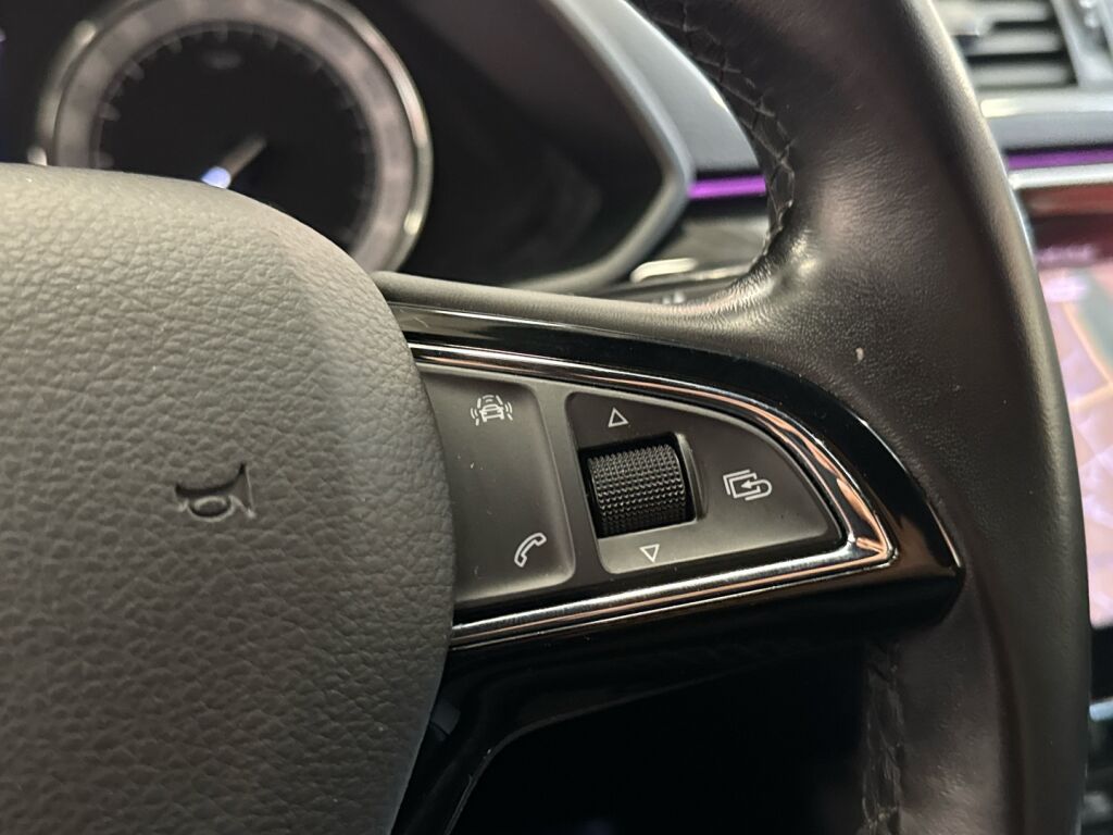 Skoda Superb 2018 Ruskea (beige)