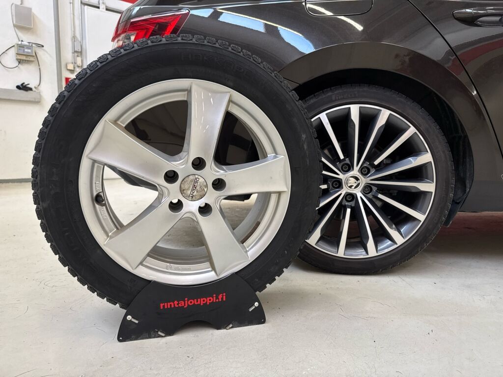 Skoda Superb 2018 Ruskea (beige)