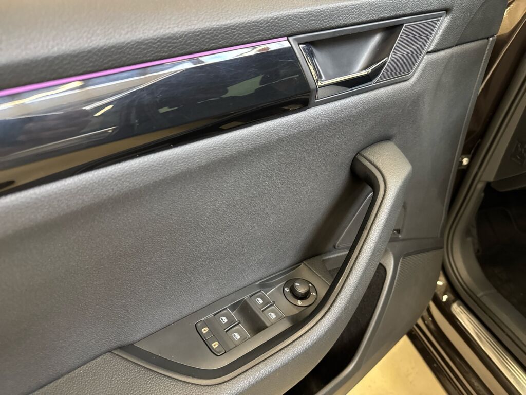 Skoda Superb 2018 Ruskea (beige)