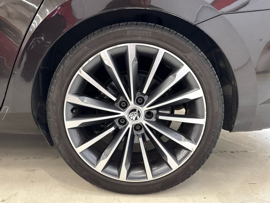 Skoda Superb 2018 Ruskea (beige)