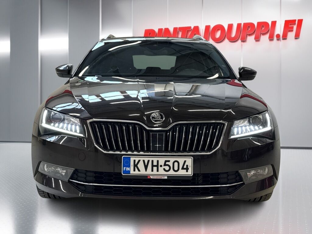 Skoda Superb 2018 Ruskea (beige)