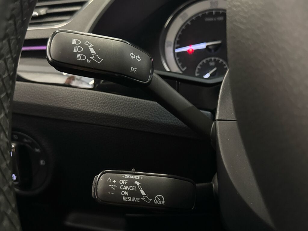 Skoda Superb 2018 Ruskea (beige)