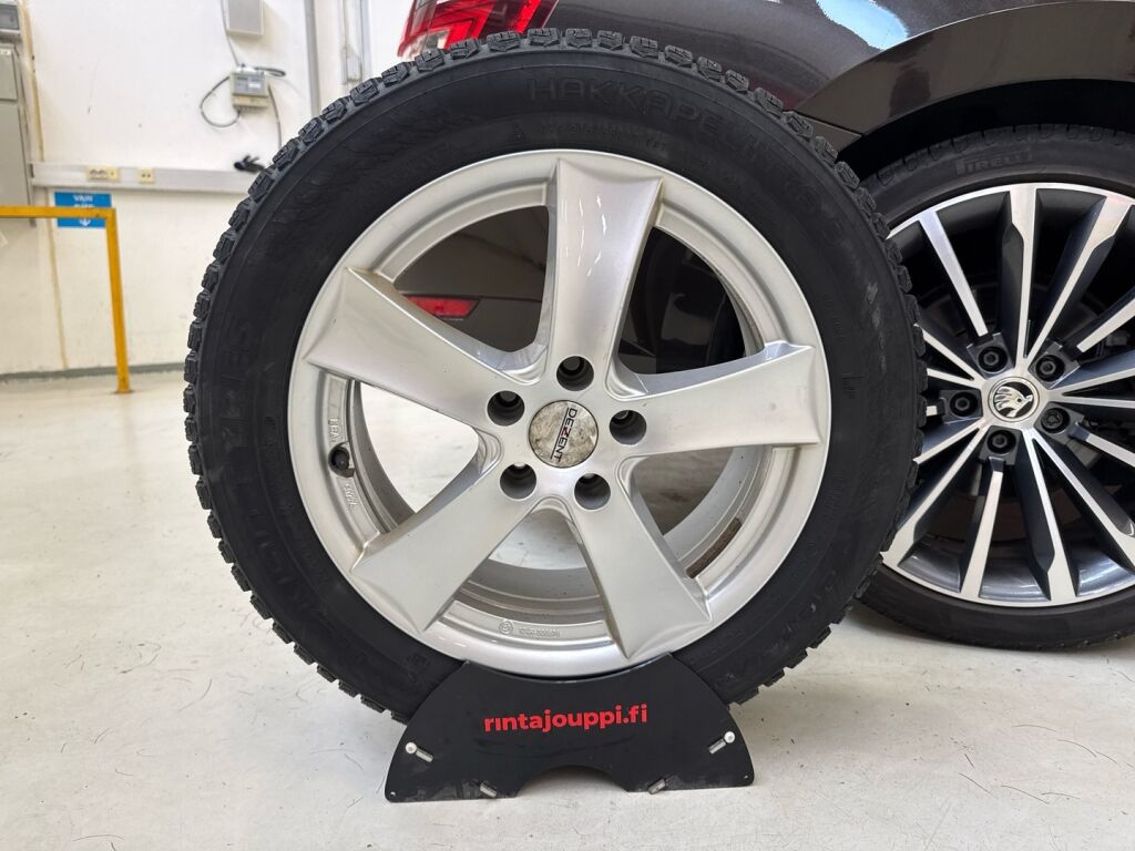 Skoda Superb 2018 Ruskea (beige)